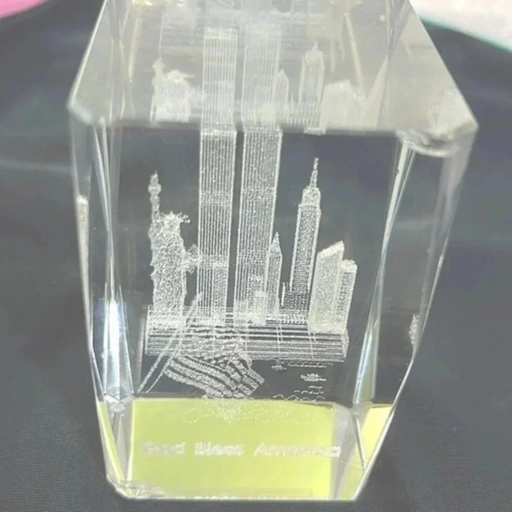 Crystal liberty of statue S